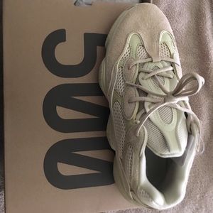 Yeezy 500 super moon yellow size 10.5